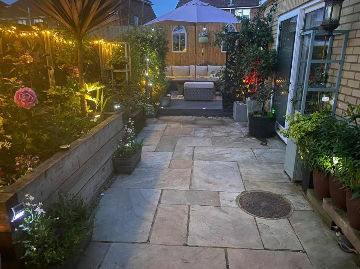 Secret Gem 1 Bed Garden Flat Private Luxury Hot Tub Apartment Bournemouth Exterior photo