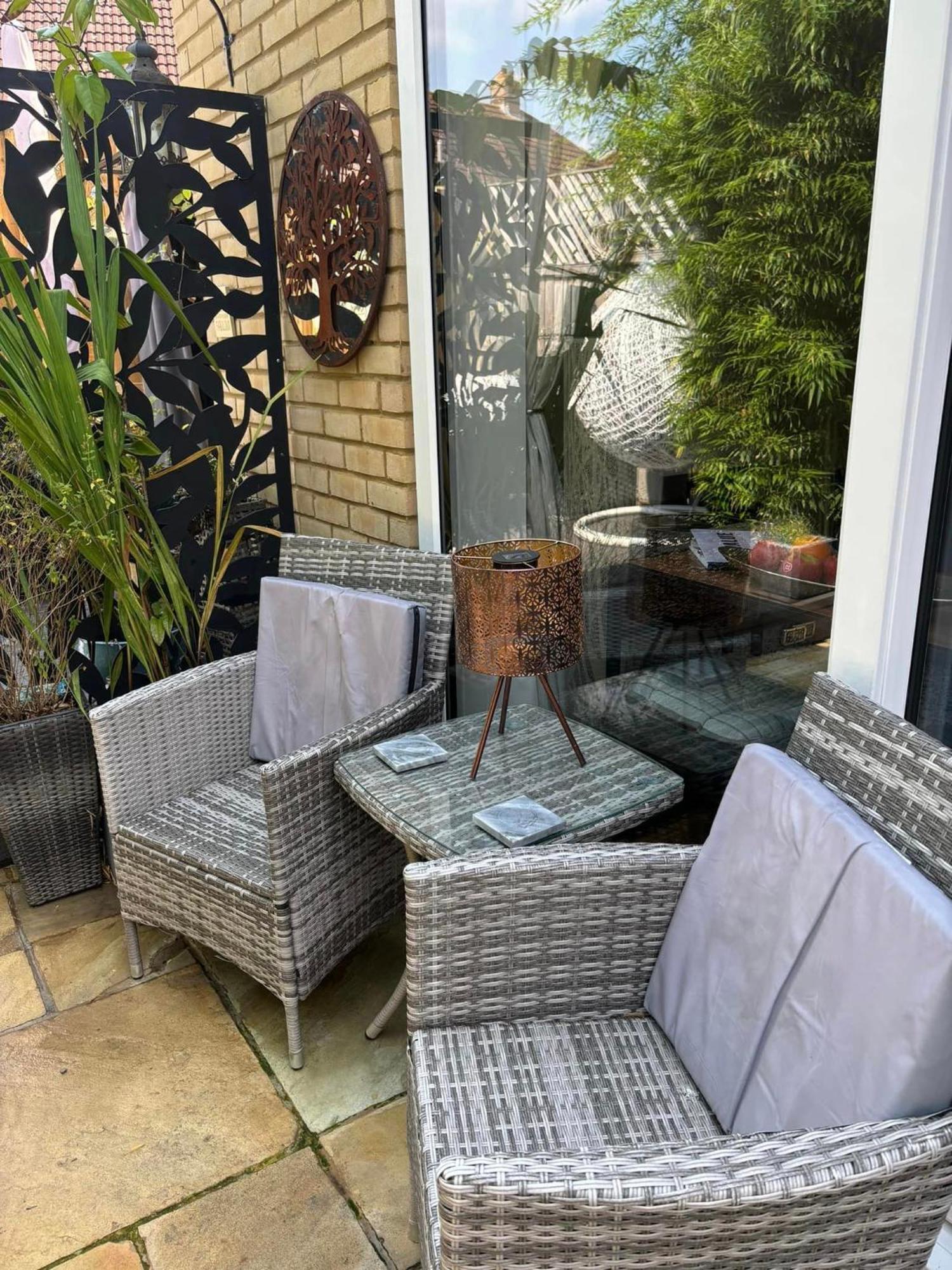 Secret Gem 1 Bed Garden Flat Private Luxury Hot Tub Apartment Bournemouth Exterior photo