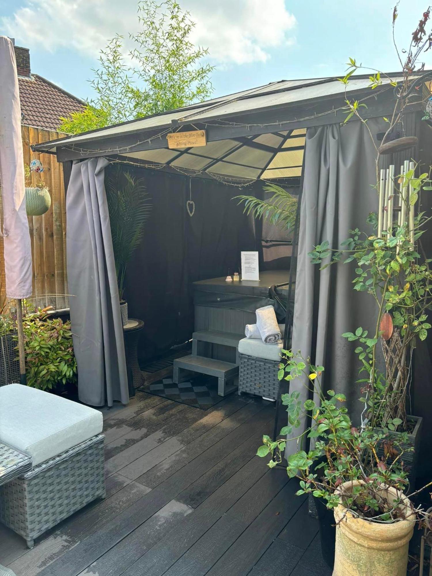 Secret Gem 1 Bed Garden Flat Private Luxury Hot Tub Apartment Bournemouth Exterior photo