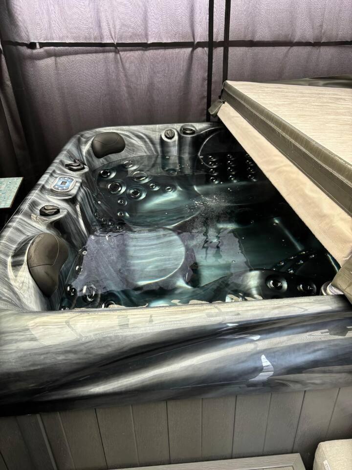 Secret Gem 1 Bed Garden Flat Private Luxury Hot Tub Apartment Bournemouth Exterior photo