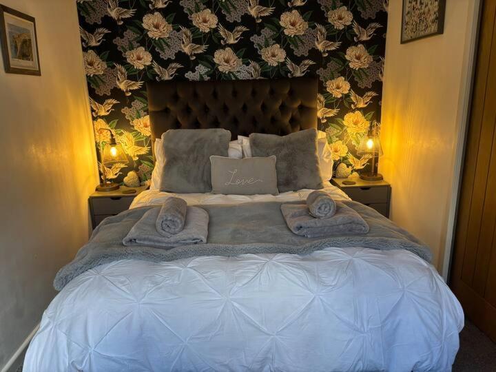 Secret Gem 1 Bed Garden Flat Private Luxury Hot Tub Apartment Bournemouth Exterior photo